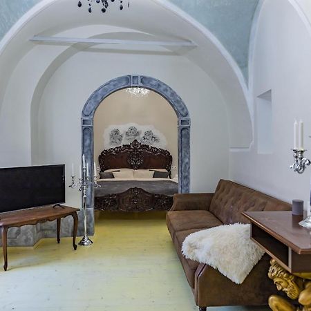 Apartman Charlotte V Dome So Studnou Na Streche Banská Štiavnica Dış mekan fotoğraf