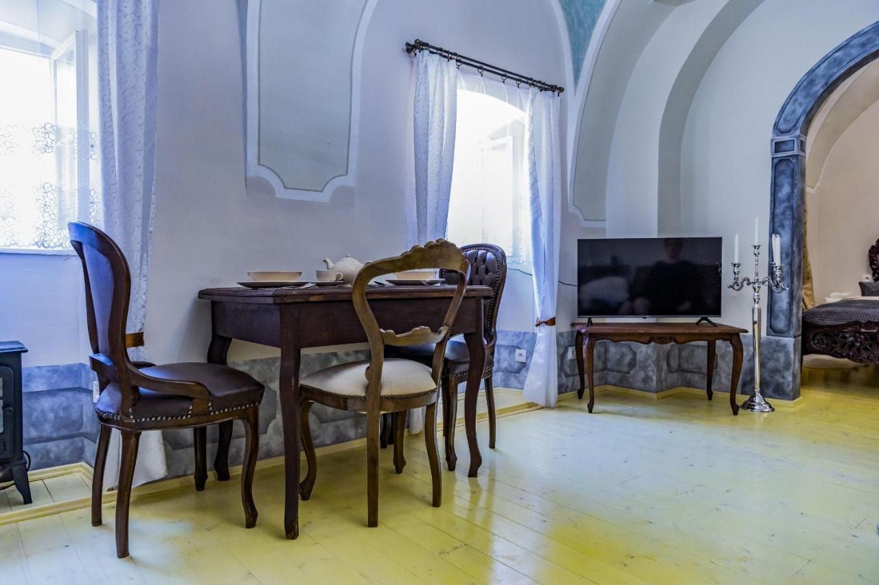 Apartman Charlotte V Dome So Studnou Na Streche Banská Štiavnica Dış mekan fotoğraf