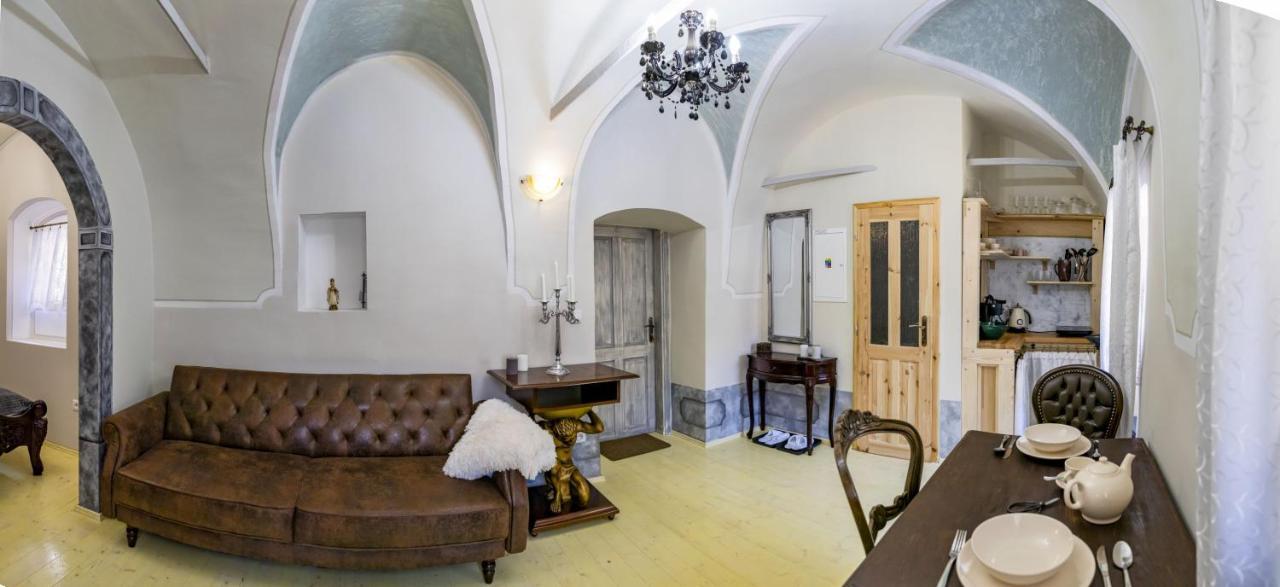 Apartman Charlotte V Dome So Studnou Na Streche Banská Štiavnica Dış mekan fotoğraf