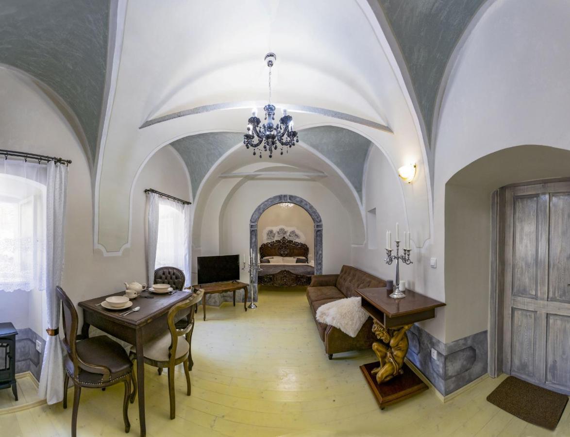 Apartman Charlotte V Dome So Studnou Na Streche Banská Štiavnica Dış mekan fotoğraf