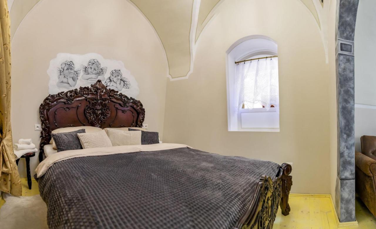 Apartman Charlotte V Dome So Studnou Na Streche Banská Štiavnica Dış mekan fotoğraf