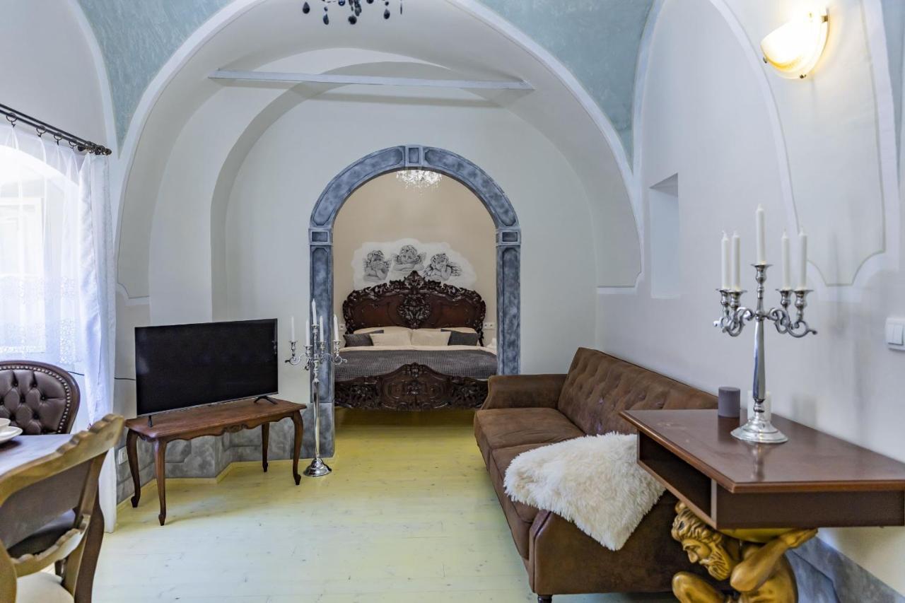 Apartman Charlotte V Dome So Studnou Na Streche Banská Štiavnica Dış mekan fotoğraf