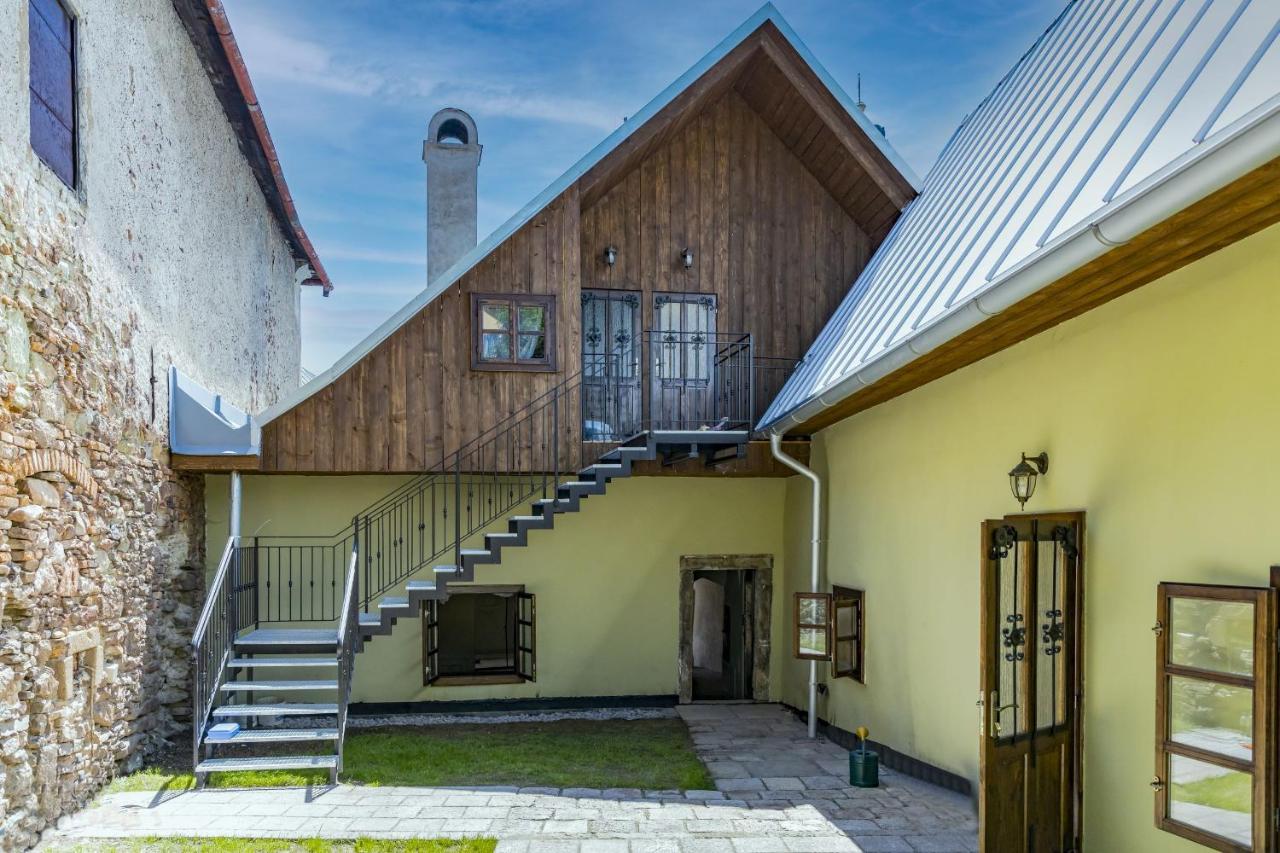 Apartman Charlotte V Dome So Studnou Na Streche Banská Štiavnica Dış mekan fotoğraf