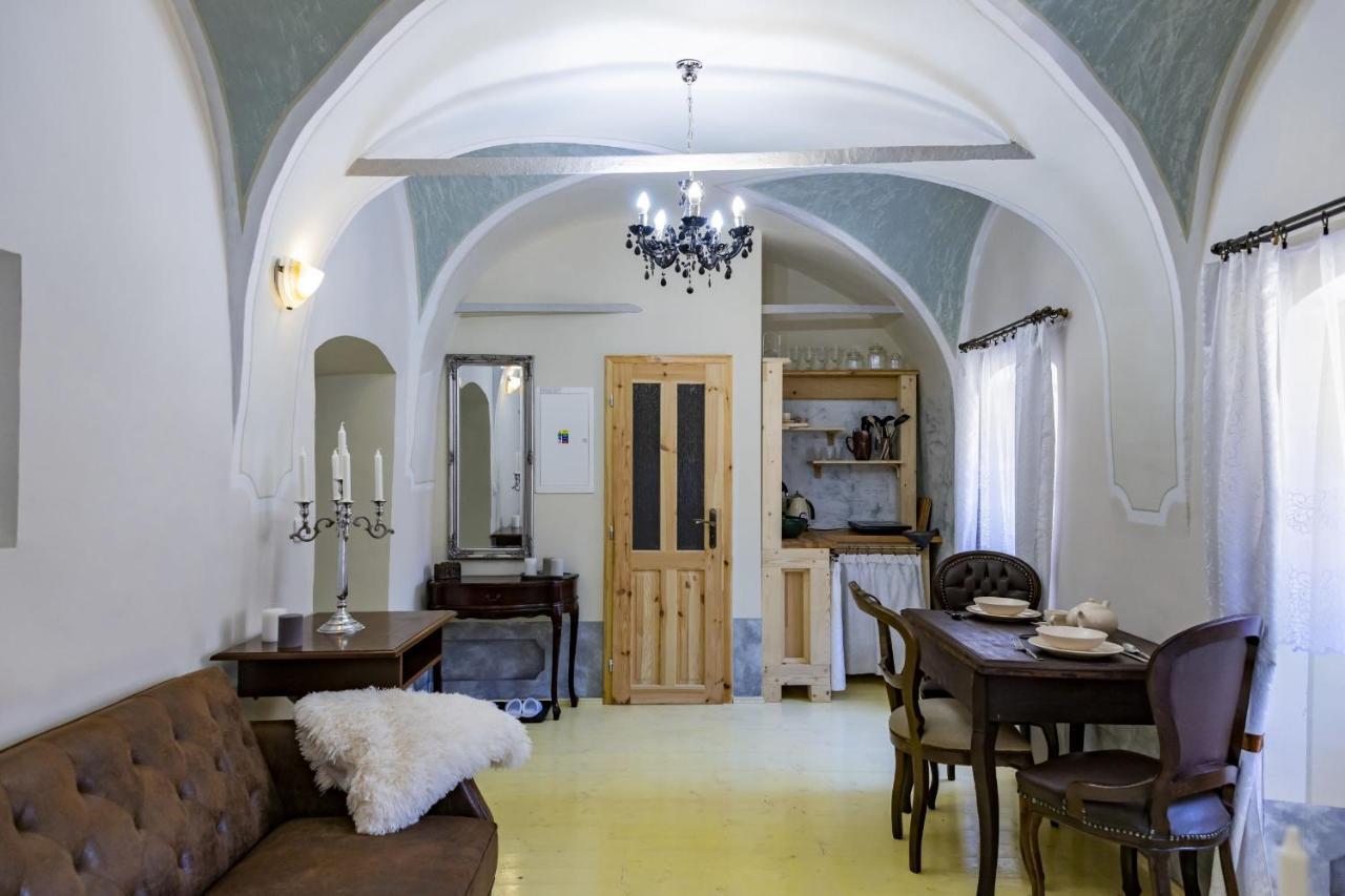 Apartman Charlotte V Dome So Studnou Na Streche Banská Štiavnica Dış mekan fotoğraf